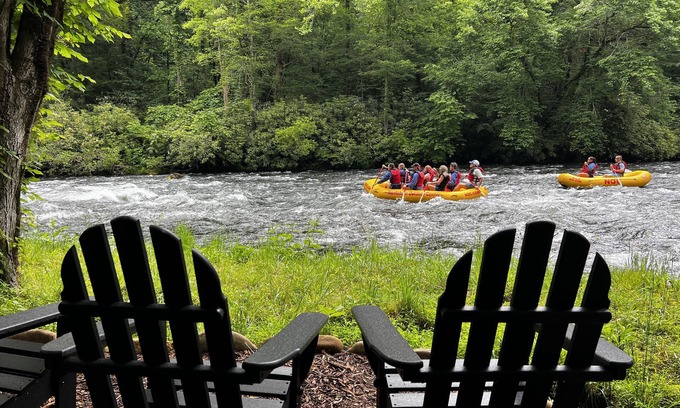 Nantahala House | RIVERFRONT PRIVATE oasis with views of Nantahala River-dog friendly & near NOC