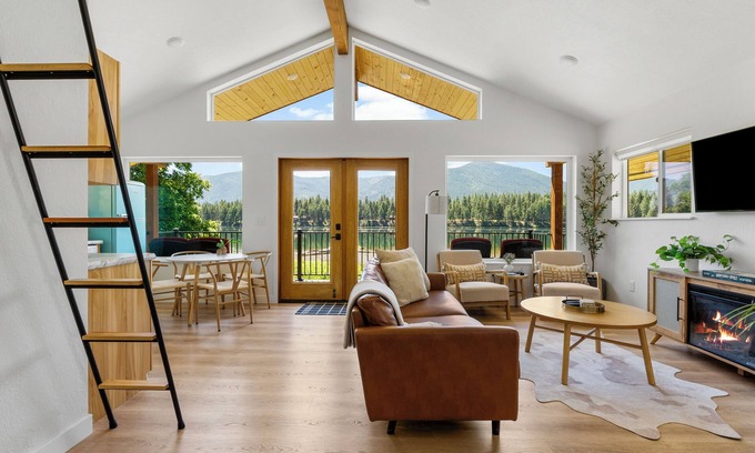 Thompson Falls House | Riverfront Retreat in Thompson Falls