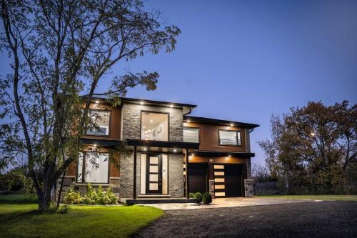 Trent Hills House | Riverfront Retreat Modern Home w Sauna and Hot Tub