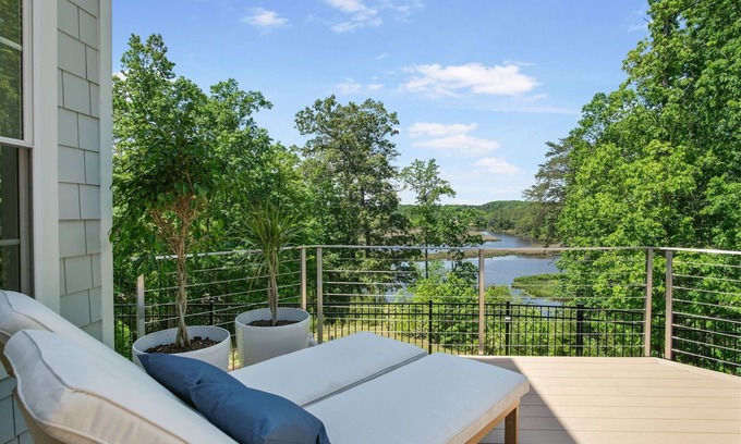 Lancaster House | Riverfront Retreat - sunset views, 2 king suites on 9+ acres, kayaks