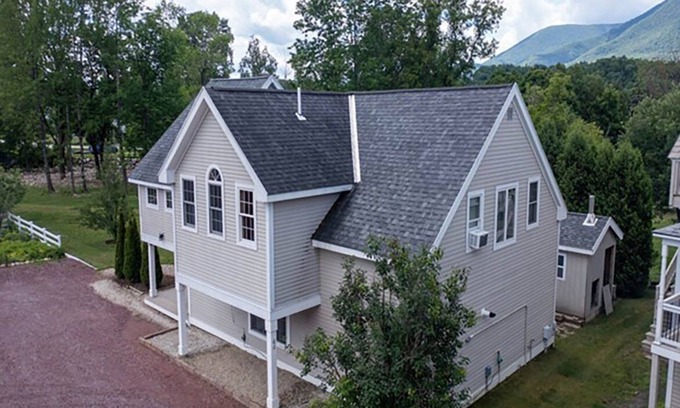 Manchester Center House | Rivers Edge 2-bedroom house in Manchester with WiFi, AC on second floor.