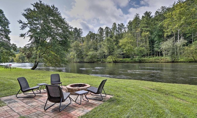 Hayesville House | Rivers Edge - Ultimate Riverfront Getaway