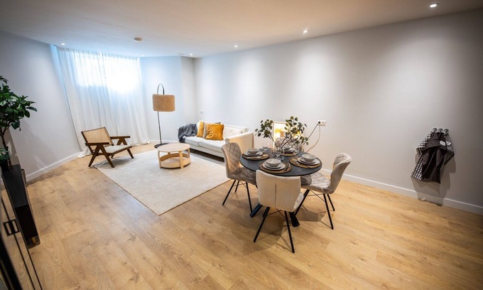 Hillegersberg-Zuid Apartment | Riverside 2BDR Apartment VPD