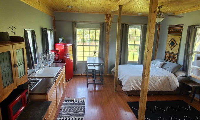 Eureka Springs Cabin | Riverside "Barndominium" w/easy access to water