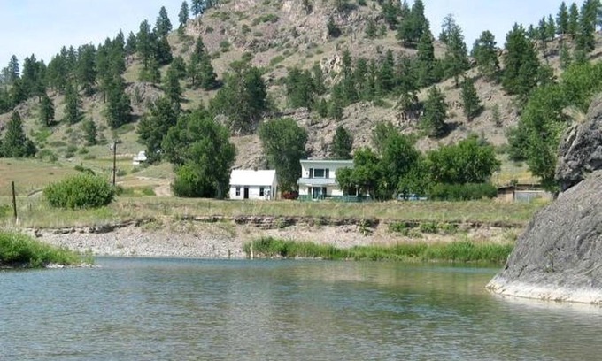 Cascade House | Riverside Cabin with Rare Claw-Foot Bathtub, Montana