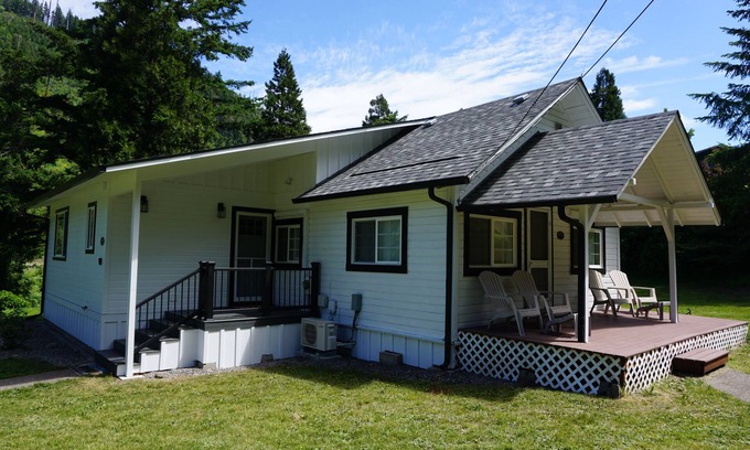 Westfir Cottage | Riverside Cottage: Fish the North Fork of the Willamette-Bike the Alpine Trail!
