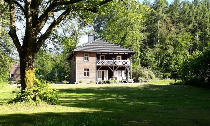 Chiny House | Riverside house
