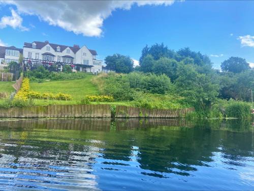 Evesham House | Riverside Manor