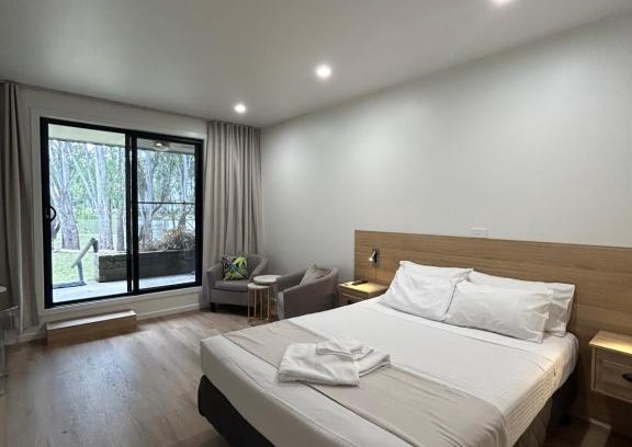 Corowa Hotel | Riverside Motel & Marina