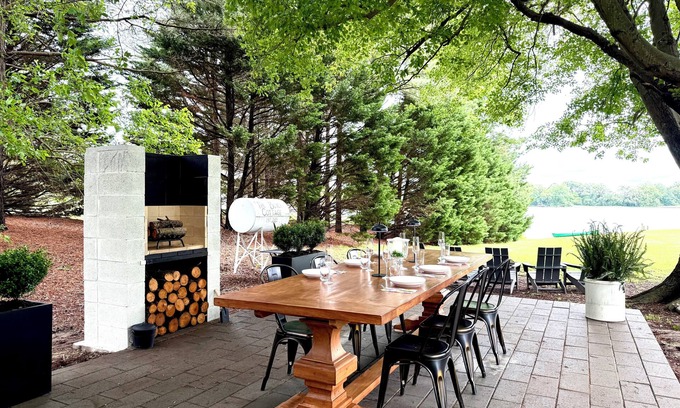 Hague House | Riverside Retreat/Fire-pit/Oak Tree Dining