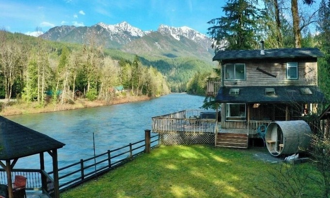 Gold Bar Cabin | Riverside Retreat Hot Tub Sauna Yards Firepits Gazebo and Stunning Views. + Pets