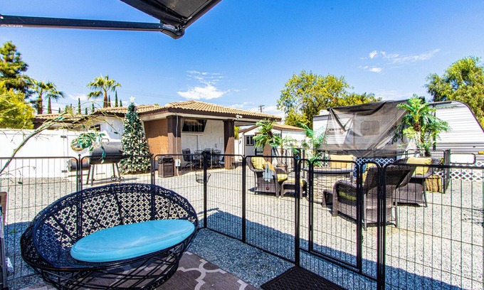 Riverside House | Riverside retreat near University of California