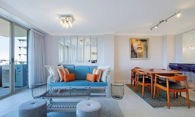 Auchenflower Apartment | Riverside Terrace Inner city Retro chic with Pool