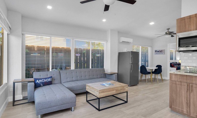 Croissant Park Villa | Riverside villa next to Down Town Ft Lauderdale