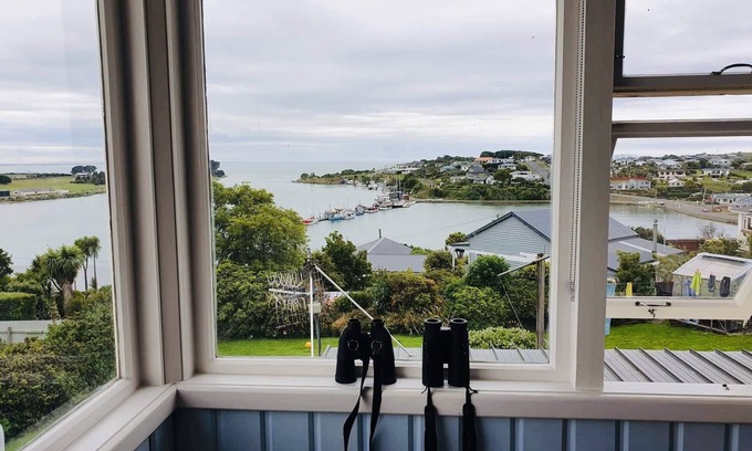 Riverton House | ★Riverton Views has Spectacular Views!★Beach/Township 2 mins★Wifi★