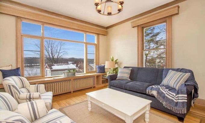 Fountain City Bed & Breakfast | Riverview Apartment - River Road Historic Home