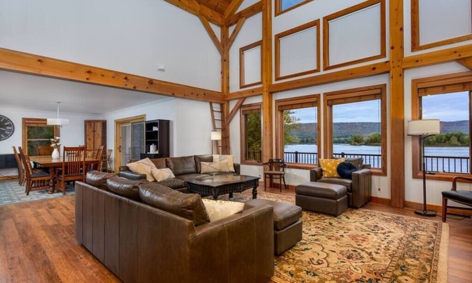 Dauphin House | Riverview Lodge Summa