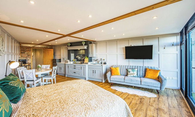 Gloucester Cottage | Riverview Lodge - UK36550