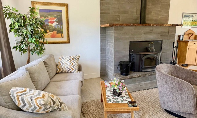Meaford Cabin | Riverwood Retreat: Modern Charm by the River