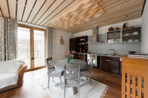 Karkle Apartment | Rožių namas ant jūros kranto