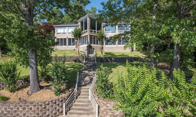 Florence House | Robert Trent Jones , Wilson Dam view & Water retreat