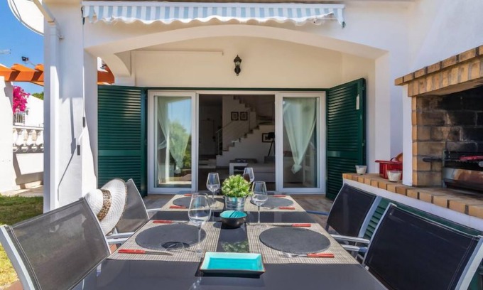Vale Navio House | Roberts by Interhome