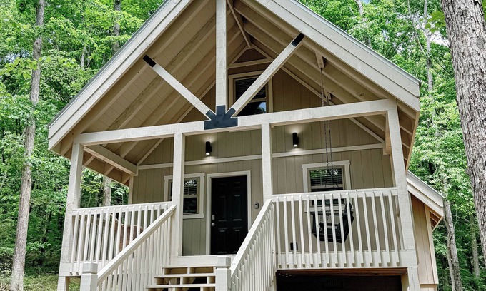Fort Payne Cabin | ROBIN'S NEST - With Hot Tub - Relaxation awaits in the mountains!