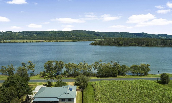 Empire Vale House | Robin's Place - Dog Friendly - Fishing, Relaxing