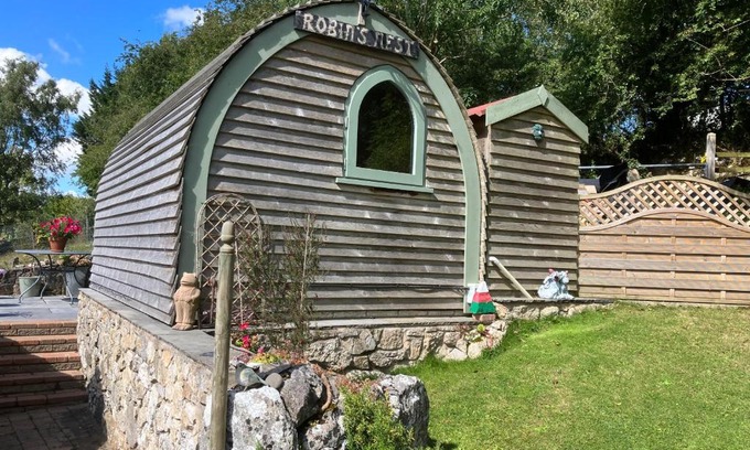 Pantymwyn Apartment | Robins Nest glamping pod North Wales