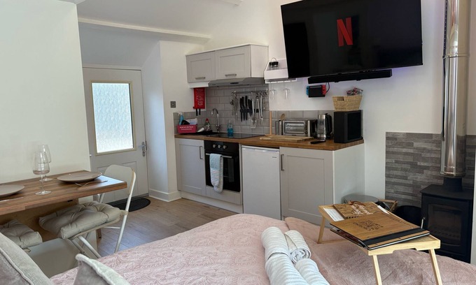 Brynsiencyn Cottage | Robyn’s Retreat – Cosy Hideaway Perfect for Explor