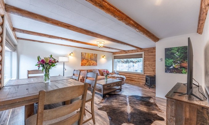 Gunnison Cabin | Rock'n River Retreat-Fish & Boat to your heart's content!