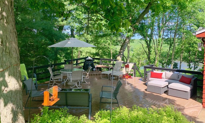 Holcomb House | Rock River Recreation!