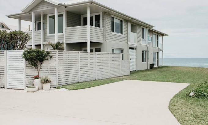 Anna Bay Apartment | ROCK SALTnLuxury 3 B/room Ocean Front Apartment - breathtaking 270 degree view