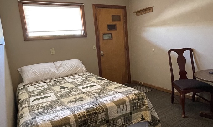 Faulkton Hotel | Rockin' E #4 - clean, updated motel room