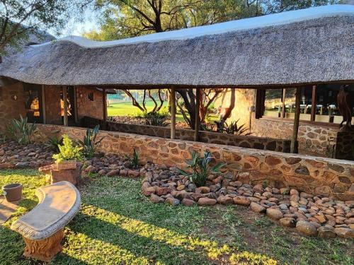 Ramotshere Moiloa Cabin | Rocking Giraffe Bush Lodge