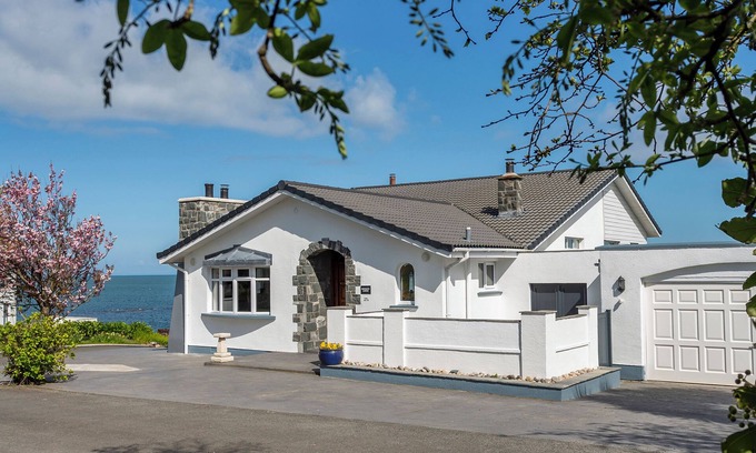 Donaghadee Cottage | ROCKLYN LODGE, family friendly, with open fire in Donaghadee