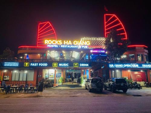 Ha Giang Hostel | Rocks Ha Giang Hostel-Tour & Motorbike Rental