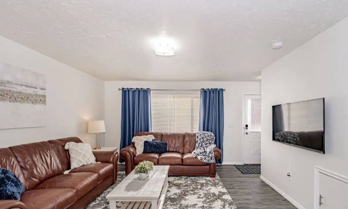 Inkom House | Rockwell Inn 6 | 2 King BD | Beautiful Views | Ski