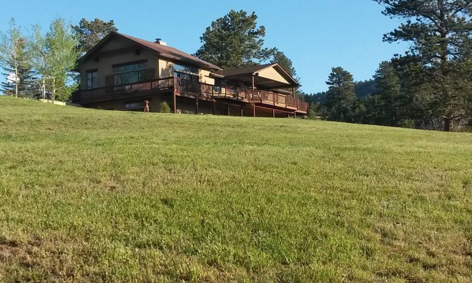 Evergreen House | Rocky Mountain Estate with 5,000 sf & Close To Ski Resorts