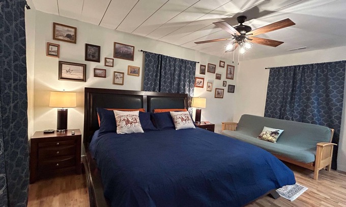 Mansfield House | Rodeo Ranch: Arcade Game, Near seasonal Live Rodeo, Bunkbed, King Bed, SMOOR