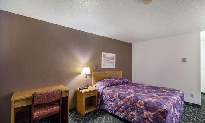 Wibaux Hotel | Rodeway Inn Gateway to Medora T-Roosevelt & Makoshika State Park