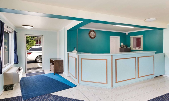 South Point Hotel | Rodeway Inn
