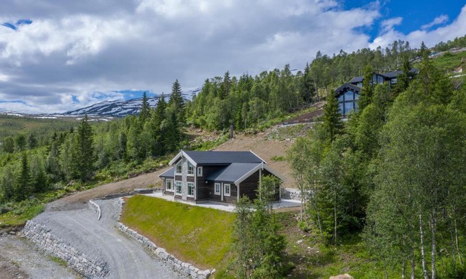 Sogndal House | Rolfhytta - Fosskamben 19