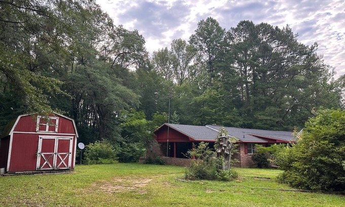 Ralph House | Roll Tide Ranch on 5 Tranquil Acres of Country Living Near Tuscaloosa Town!
