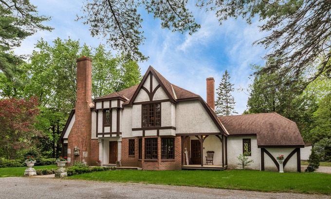 Saint-Ours Villa | Rolland Manor