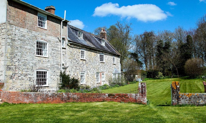 Shrewton Bed & Breakfast | Rollestone Manor