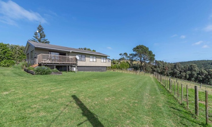 Otaua House | Rolling Hills Retreat - Otaua Holiday Home