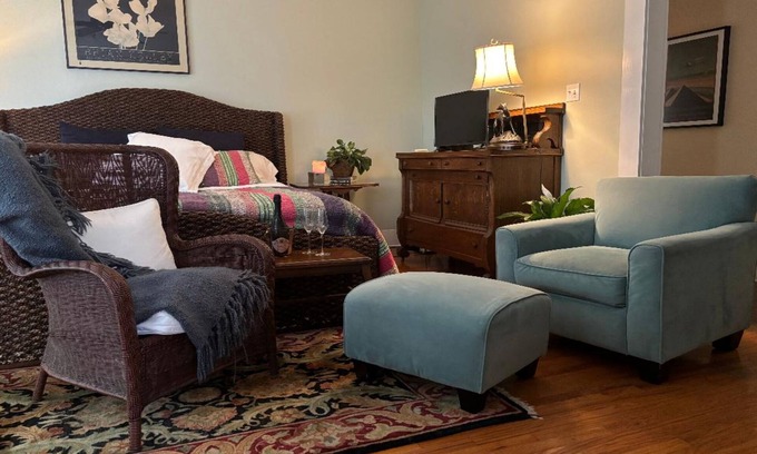 Downtown Little Rock Cabin | Romance, Style & Comfort