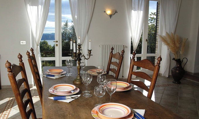 Passignano sul Trasimeno Apartment | Romantic located vacation flat above the Trasimeno Lake