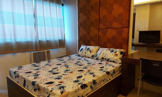 Wack-Wack Greenhills Apartment | Romantic 1 Bedroom with Pool